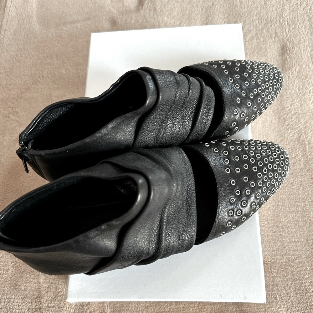 See by Chloe leather sandals ( brand new)